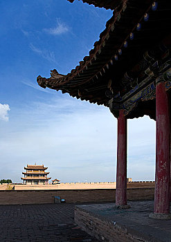 rong bạch kim 888
